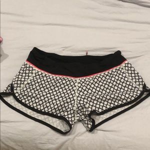 Lululemon shorts 2.5"